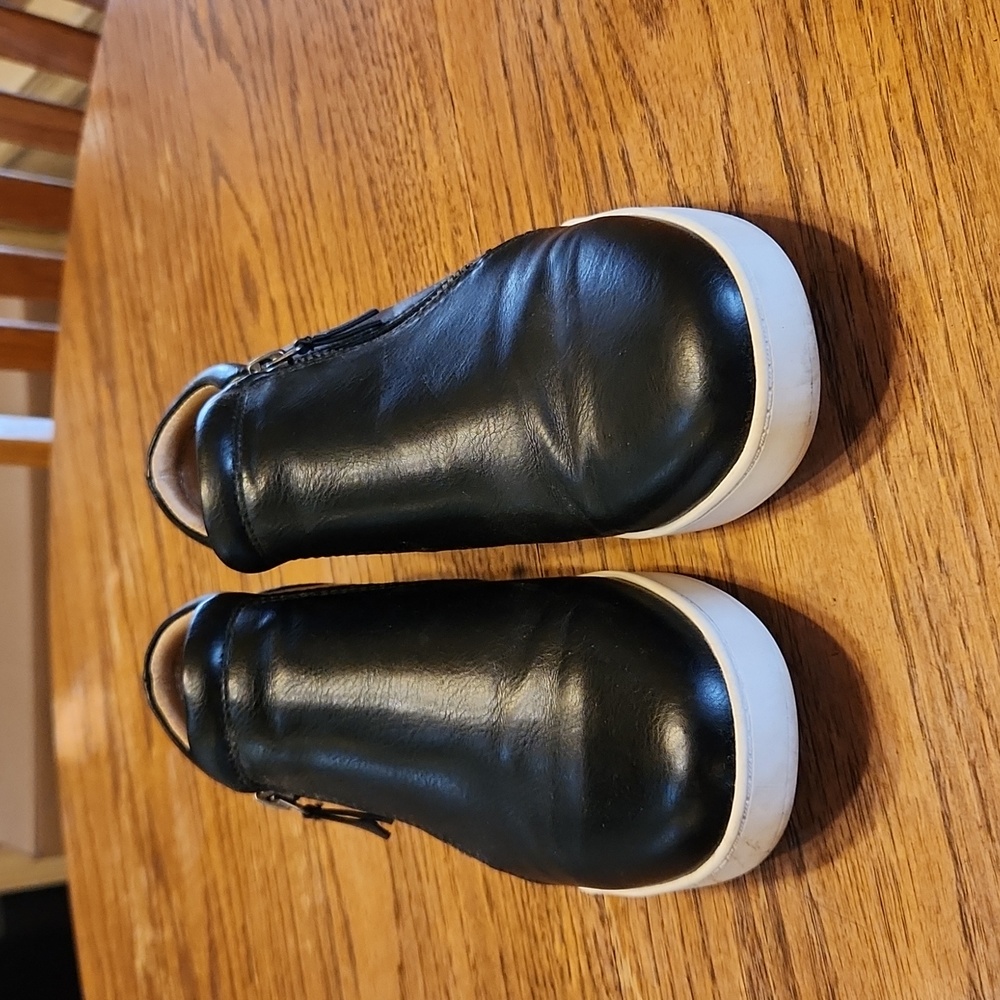 Life Stride Eden Size 7.5